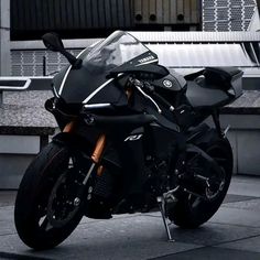 a black motorcycle parked in front of a building