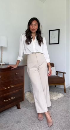 Manager Work Outfits, Interview Outfit Women Dress, Corporate Summer Outfits Office Wear, White Blazer Office Outfit, Dress For Success Outfits, Business Presentation Outfit Women, Business Casual Airport Outfit, Business Professional Outfits For Women Summer, Outfits No Heels