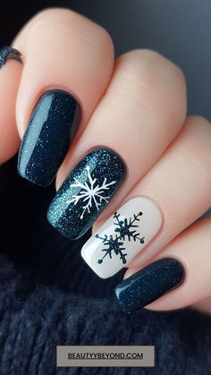 Keep your nails fresh and modern this winter with these 15 stylish designs for 2025! Featuring sleek metallics, bold geometric patterns, and frosty accents, these nail ideas are perfect for trendsetters. Save this pin for your next salon visit! #ModernNails #WinterStyle #TrendyManicures Sparkly Winter Nails, Winter Sparkle Nails, Frosty Nails, Nails Fresh, Ombre Manicure, Glitter Manicure, Winter Manicure, Geometric Nail Art, Powder Manicure