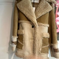 Shore Ditch Ski Club Shearling Coat Size Large New Never Worn. Coat Runs Large In Size Beige Shearling Outerwear With Faux Fur Lining, Beige Shearling Fur Coat For Fall, Fall Beige Shearling Fur Coat, Cream Shearling Outerwear With Faux Fur Lining, Beige Shearling Fur Coat With Faux Fur Lining, Beige Shearling Fur Coat With Faux Fur Trim, Cream Shearling Long Sleeve Outerwear, Designer Shearling Long Sleeve Outerwear, Designer Shearling Outerwear With Long Sleeves