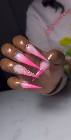 Short Baddie Nails, Baddie Nails Acrylic, Acai Bowl Recipe Easy, Pink Rose Gold Nails, Light Pink Acrylic Nails, Georgia Christmas, Acai Bowl Recipe, Extra Long Nails, Armani Hotel