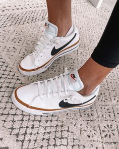 Style Nike Court Legacy, Court Legacy Lift, Nike Court Legacy, Cute Nike Shoes, Nike Sneakers Women, Cute Nikes, Sneakers Outfit, Crazy Shoes, Shoe Obsession