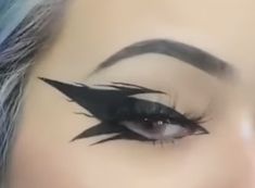 Demon Eyeliner, Crazy Eyeliner, Black Graphic Eyeliner, Makeup Drawing, Casual Makeup, Face Art Makeup