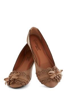 fancy flats Coral Flats, Fancy Flats, Classy Wear, Sequin Shoes, Women Footwear, Vintage Flats, Cute Flats, Elegante Casual