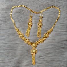 Beautiful Wedding Jewelry, Unique Gold Jewelry Designs, Fancy Jewelry Necklace, Handmade Gold Jewellery, Jewelry Set Design, Gold Bridal Jewellery Sets, African Earrings, Gold Jewelry Stores, Gold Jewelry Sets