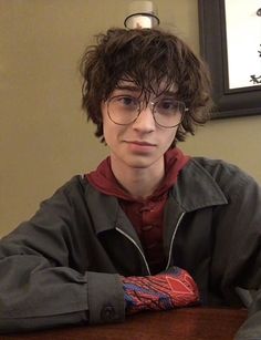 Transition Goals, Nerdy Guys, British School, Hate Men, 짧은 머리, Ideas Creativas, Hair Reference, Attractive People, Boy Hairstyles