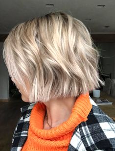 Blonde Choppy Bob, Rooted Blonde Balayage, Rooted Blonde, Grey Blonde Hair, Fall Blonde Hair, Wavy Bob Haircuts, Short Hair Images, Blonde Bob Hairstyles, Wavy Bob