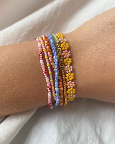 Small Bead Bracelets Ideas, Friendship Bracelets Beads, Jewelry For Summer, Diy Beaded Bracelets, Jewelry Summer, Beads Bracelets