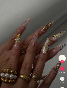 Birthday Nails Stiletto, Gold Stiletto Nails, Horror Nails, Retro Nails, Nails Stiletto, Diva Nails, Claw Nails, Nails Design With Rhinestones