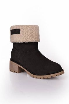 If it's getting rather chilly where you are, why not put on your pair of Comfyfootgear booties to keep you cozy? Throw on a pair of stockings with it and even an extra pair of ankle socks if you're REALLY feeling the cold, and your feet will feel toasty warm😊⠀⠀⠀Women's Winter Boots with Fur for Warm Toes⠀⠀⠀⠀⠀⠀ Casual Winter Platform Boots With Closed Toe, Black Closed Toe Mid-calf Boots For Winter, Winter Platform Boots With Padded Ankle, Winter High Ankle Boots With Padded Ankle, Winter Outdoor Moto Boots With Flat Heel, Winter Moto Boots With Flat Heel For Outdoor, Trendy Winter Boots Medium Width, Trendy Medium Width Winter Boots, Winter Outdoor Booties With Round Toe