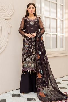 Traditional Dress of Pakistan in Purple Shade Pakistani Clothes Online, Organza Suits, Pakistani Party Wear, Pakistani Designer Suits, Pakistani Fancy Dresses, Pakistani Designers, Pakistani Outfits, Traditional Dress, Dress Cuts