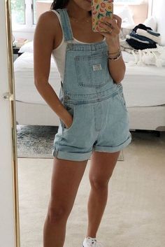 0e3a37aa85a14e359df74fa77eded3f6 Ripped Denim Overalls, Retro Inspired Outfits, Womens Denim Overalls, Blue Jean Overalls, Denim Short Jumpsuit, Overalls Outfit, Jeans Overall, Denim Overall Dress, Denim Romper