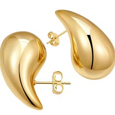 PRICES MAY VARY. Introducing our Medium Trend Hot Lightweight 18K Gold Plated Hollow Teardrop Hoop Earrings, the perfect blend of modern elegance and everyday versatility. These earrings are designed to make you shine, whether you're heading to a special event or simply elevating your daily attire. Stylish Design: These medium-sized hoops feature a trendy hollow teardrop shape, accented with a sophisticated waterproof ball that adds a touch of modern elegance. Premium Quality: Crafted from high- Teardrop Hoop Earrings, Stylish Earring, Jewelry Earrings Hoops, Modern Elegance, Touch Of Modern, Stylish Accessories, Stylish Design, Special Event, Premium Quality