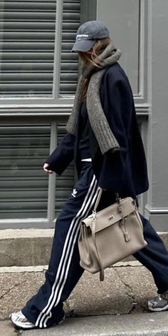 Looks Adidas, Track Pants Outfit, Look Adidas, Looks Party, Mode Casual, Adidas Outfit, Outfit Trends