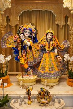 an idol is displayed in the middle of a room with flowers and other decorations around it