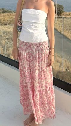 Summer Outfit Maxi Skirt, Maxi Summer Skirt, Long Pink Skirt Outfit, Summer Outfits Long Skirt, Flowy Maxi Skirt Outfit, Casual Maxi Skirt Outfit, Maxi Skirts Outfit, Long Colorful Skirt, Maxi Skirt Summer Outfit