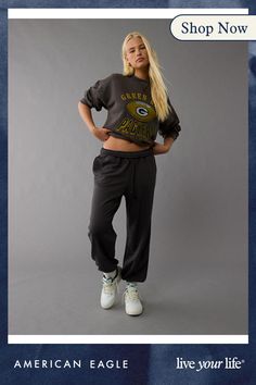 Super soft fleece/Crew neck/Green Bay Packers graphics/Ribbed cuffs & hem Trendy Fall Sweats With Cozy Fit, Trendy Cozy Fit Sweats For Fall, Trendy Cozy Fall Sweats, Cozy Fit Athleisure Sweats For Fall, Trendy College Sweats For Fall, Sporty French Terry Sweats For Fall, Trendy Fall Sweats With Elastic Cuffs, Varsity Style Sweatshirt For Loungewear, Oversized Collegiate Sweats For Fall