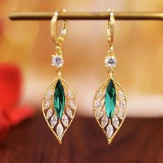 Brand New Women's Hanging Emerald & Gold Leaf Earrings 14k Gold Plated Sterling Silver Genuine 1ct Natural Green Emerald Gemstones Measurements 2" Tall .5" Wide Retail Price $295 Buy With Confidence From A Trusted Seller W/ A 99%+ Feedback Rating! A0213 (Id-1394-) Elegant Leaf-shaped Jewelry With Matching Earrings, Elegant Green Leaf-shaped Jewelry, Elegant Crystal Earrings For May Birthstone, Elegant May Birthstone Crystal Earrings For Anniversary, Elegant Green Leaf-shaped Earrings, Daily Wear Jewellery, Tassel Drop Earrings, Birthday Jewelry Gift, Leaf Pendant