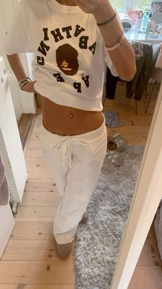 Linen Pants Outfits, Financial Investment, Luxury Look, Looks Pinterest, White Linen Pants, Out Of Reach, Cute Lazy Outfits, Stockholm Fashion, Quiet Luxury