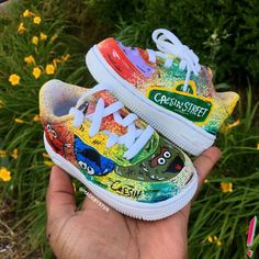 Custom Baby Shoes, Baby Elmo, Kid Birthday Outfits, Redo Clothes, Custom Sneakers Diy, Custom Shoes Diy, Street Kids, Viral Tiktok