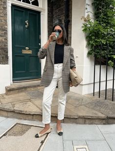 Business Casual Outfits You Need to Try in 2024 — No Time For Style Fashion Outfits 2024 Trends Summer, White Blazer Work Outfit, Smart Casual Winter Outfits Women, Winter Outfits Office, Summer Professional Outfit, Winter Office Outfits Women, Cute Blazer Outfits, Female Lawyer Fashion, Mama Outfits