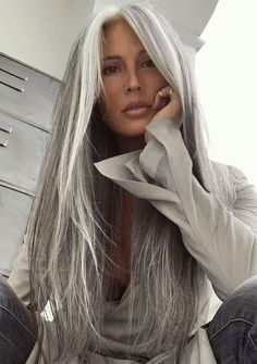 Long Grey Hair, Long Silver Hair, Silver Haired Beauties, Grey Hair Transformation, Going Grey, Gorgeous Gray Hair, Grey Hair Inspiration, Beautiful Gray Hair, Gray Hair Highlights