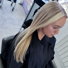 Deeper creamy blonde by Nat Nat also introduced a full head micro rings! #creamyblonde #blonde #microrings #microringextensions #panelcoloring #jakatasalon Micro Ring Extensions, Cool Blonde Hair Colour, Cool Blonde Hair, Creamy Blonde, Cool Blonde, Blonde Hair Color, Hair Color