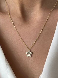 Minimalist flower for beautiful girls 🌸 Get this beautiful minimalist jewelry made with the quality of perfect elements✨ You can choose 925K Sterling Silver with the options of Gold, Rose Gold or White Gold colors. High quality jewelry for everyone 🤍  Details * 925K Sterling Silver Option → 14K Gold, Rose Gold or White Gold plated * Chain length is approximately 18 inches (16+2 in extender) / 45 cm (40+5 cm extender) * Time is everything! You will receive your package as soon as possible 🚚  * We care about the quality of metal to make sure it will last for a long time * We use enamel technique to color the jewelry and high quality zircons only * There can be tiny differences on each item. Length difference of the chain as well as color changes and shade differences of the stones and ena Dainty Flower Necklace Gift For Her, Dainty Flower Necklace For Anniversary, Dainty White Gold Flower Necklace, Time Is Everything, Chains Silver, Pineapple Jewelry, Cross Earrings Studs, Christmas Necklace, Stylish Rings