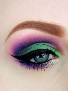 Carnaval Make-up, Maleficent Makeup, Mardi Gras Makeup, Kate Makeup, Purple Eyeshadow Looks, Halloween Make-up Looks, Soft Eye Makeup, Joker Makeup, Makeup Looks For Green Eyes