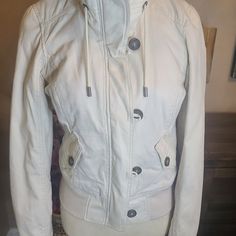 Nwot Never Worn Size Medium Color Beige/Light Tan This Coat Is Super Cute! The Exterior/ Interior Cotton Material Is Very Soft To The Touch And The Fit Is Super Comfortable!!! There Are Cute Button Pockets On Each Side Of The Coat. You Will Not Be Disappointed!! Any Questions, Please Ask. Casual Fitted Cream Outerwear, Beige Light, Light Tan, Abercrombie Fitch, Cotton Material, Jackets For Women, Jackets & Coats, Super Cute, Size Medium