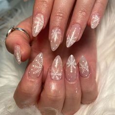 Clear Nails With Snowflakes, Christmas Snowflake Nail Designs, Clear Winter Nails, Snow Flakes Nails, Winter Nails Snow, Winter Snow Nails, Snow Nails Winter, Snow Nail Art, Ballerina Nail Art