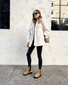 White Sherpa Jacket Outfit, Brown Chelsea Boots Outfit, Chelsea Boot Outfits Women, Chelsea Boots Outfits, Sherpa Jacket Outfit, White Sherpa Jacket, Shacket Outfit, Winter Boots Outfits