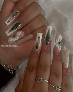 Emerald Green Quince Nails Almond, Quince Nails Emerald Green And Gold, Emerald Green Nails For Prom, Nails Acrylic Emerald Green, Emerald Green Toe Nails, Emerald Green Acrylics, Emerald Green Quince Nails, Emerald Acrylic Nails, Green Quince Nails