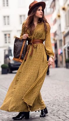 vem ver esses looks (+15) com vestido pra usar no inverno & arrasar! – RG PRÓPRIO by Lu K! Boho Fashion Winter, Boho Winter Outfits, Trendy Dresses Summer, Boho Mode, Blue Bodycon Dress, Bohemian Style Clothing, Winter Shorts, Stil Boho, Winter Boho