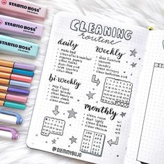 13 Bullet Journal Cleaning Spreads You'll Love!! Amazing cleaning tracker bujo ideas to try out in your bullet journal! cleaning tracker monthly spread ideas as well as weekly to keep a neat and tidy home! #bujo #bulletjournal #bujojunkies #spreadideas Schul Survival Kits, Planer Organisation, Penanda Buku, Bullet Journal Ideas Templates, Journal Organization, Bullet Journal Mood Tracker Ideas