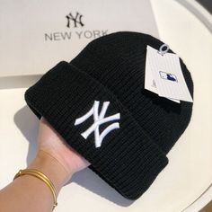 Yankees Beanie, Ny Hats, Mlb Shoes, Ny Winter, Ny Cap, Black Beanie Hat, Ny Hat, Swag Hats, Men Pullover