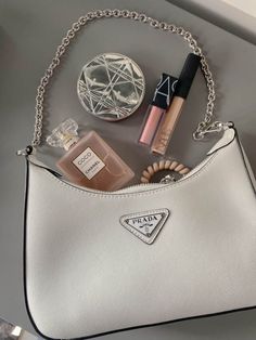 Ch Carolina Herrera, Beauty Marketing, Fairytale Fashion, Carry On Bag Essentials, Celebrity Perfume, Princess Inspired, What In My Bag, Luxury Purses, Chanel Paris