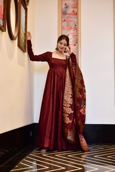 Grara Suit Design, Square Neck Anarkali Suit, Red Traditional Outfit, Wedding Anarkali Suits, Anarkali Salwar Designs, Winter Traditional Outfits Women, Traditional Winter Outfits, Long Suits Indian Party Wear, Winter Desi Outfits