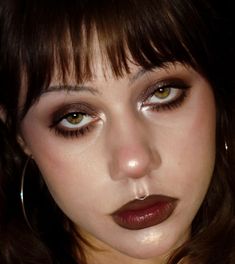 90s Grunge Style Makeup, Grunge Inspired Makeup, Brown Grunge Makeup, Grunge Prom Makeup, 90s Smokey Eye, Aesthetic Brown Makeup, Messy Smokey Eye, 90s Make Up Look, 2000s Grunge Makeup