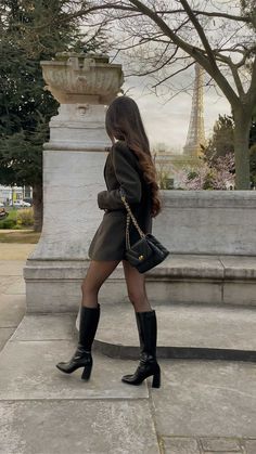 Aesthetic Outfits For Black Hair, Winter Outfits Boots, Cute Clothing Styles, Female Ceo Outfits, Winter Fashion Ideas, Female Ceo, Boots Aesthetic, What To Wear In Paris, Skandinavian Fashion