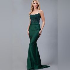 Beautiful Emerald Green Dress With A Lace Top, Flowing Rhinestoned Bottom, And Elegant Open Back. Special Ocassion Dresses, Fitted Gowns, Mother Wedding Dress, Embroidered Bodice, Sleeveless Gown, Beaded Prom Dress, Fitted Wedding Dress, Lace Bodice, Mermaid Dresses