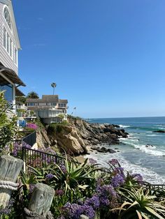 the ocean and houses are next to each other