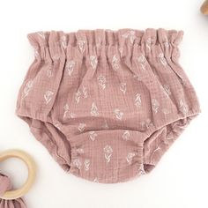 These double gauze paperbag bloomers come with a high ruffled waist and are perfect to pair with a top or peeking out under a dress.   Available in the following sizes: Preemie | Newborn | 0-3 Months | 3-6 Months | 6-9 Months | 9-12 Months | 12-18 Months | 18-24 Months | 2T | 3T | 4T | 5 | 6 I take pride in every item I make and I hope you can see that! If you have any issues with your item please let me know!  Thank you for checking out my listing and be sure to check out the rest of my shop! Y Pink Cotton Bloomers For Beach, Playful Pink Bloomers With Elastic Waistband, Pink Ruffled Bottoms For Playwear, Cute Bloomers With Elastic Waistband For Playwear, Pink Cotton Bloomers With Ruffles, Cotton Ruffled Bloomers For Playwear, Cute Pink Bloomers With Elastic Waistband, Pink Ruffled Bottoms For Playtime, Mommy And Me Photo Shoot