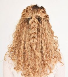 9 Easy On-the-Go Hairstyles for Naturally Curly Hair #hair #hairstyles #curlyhair Hairstyles For Naturally Curly Hair, Curly Hair Photos, Naturally Curly Hair, Curly Hair Tips, Hair Photo, Long Curly, Curly Hair Styles Naturally