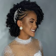 Natural Hair Wedding, Cabello Afro Natural, Natural Wedding Hairstyles, Natural Hair Bride, Hippie Hair, Hair Twist Styles, Natural Hair Styles Easy, Natural Hair Updo, Penteado Cabelo Curto