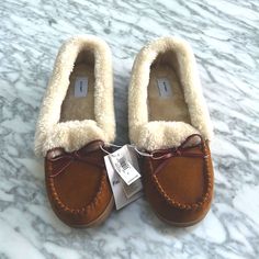 Old Navy Moccasin Slippers, Women’s Size 8, New With Tags. Medium Brown With Cream Faux Fur Lining. Non- Smoking House, No Pets. Beige Slippers With Round Toe For Fall, Beige Round Toe Slippers For Fall, Casual Cream Flat Slippers, Brown Slip-on Moccasins With Soft Sole, Everyday Brown Slip-on Moccasins, Brown Non-slip Round Toe Moccasins, Brown Non-slip Moccasins With Round Toe, Artisan Brown Slip-on Moccasins, Moccasin Slippers