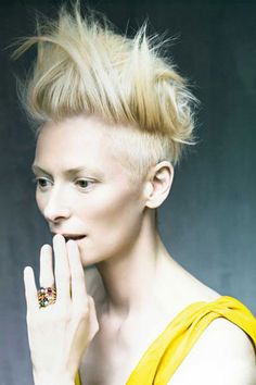 Half Shaved Hair, Half Shaved, Paolo Roversi, Tilda Swinton, Actrices Hollywood, Undercut Hairstyles, Shaved Hair, Famous Faces, Narnia