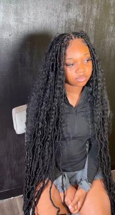 Low Ponytail Hairstyles, Friends Trip, Soft Locs, Butterfly Locs, Faux Locs Hairstyles, All Hairstyles, Hair Idea, Hairstyle Inspiration