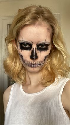 Scare Make Up, Halloween Scary Makeup Ideas, Cool Scary Makeup, Skeleton Makeup Scary, Skeleton Face Halloween, Skeleton Halloween Costume Ideas, Halloween Makeup Female, Halloween Dead Makeup, Skeleton Makeup Looks