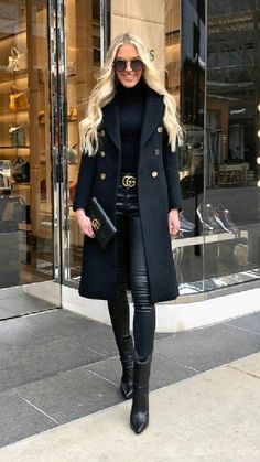 Black Coat Outfit Winter, Black Coat Outfit, Trench Coats Women Long, Winter Coat Outfits, Casual Chic Outfits, Classy Outfits For Women, Casual Outfit Inspiration, Business Casual Outfits For Women